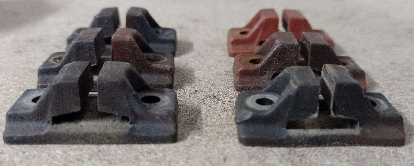 1541 - 1400 x PNP Screw Fit Rail Chairs for 5/8" aluminium rail