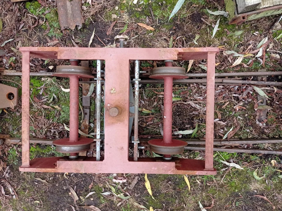 1402 - 3 x 10 1/4" Gauge Bogies
