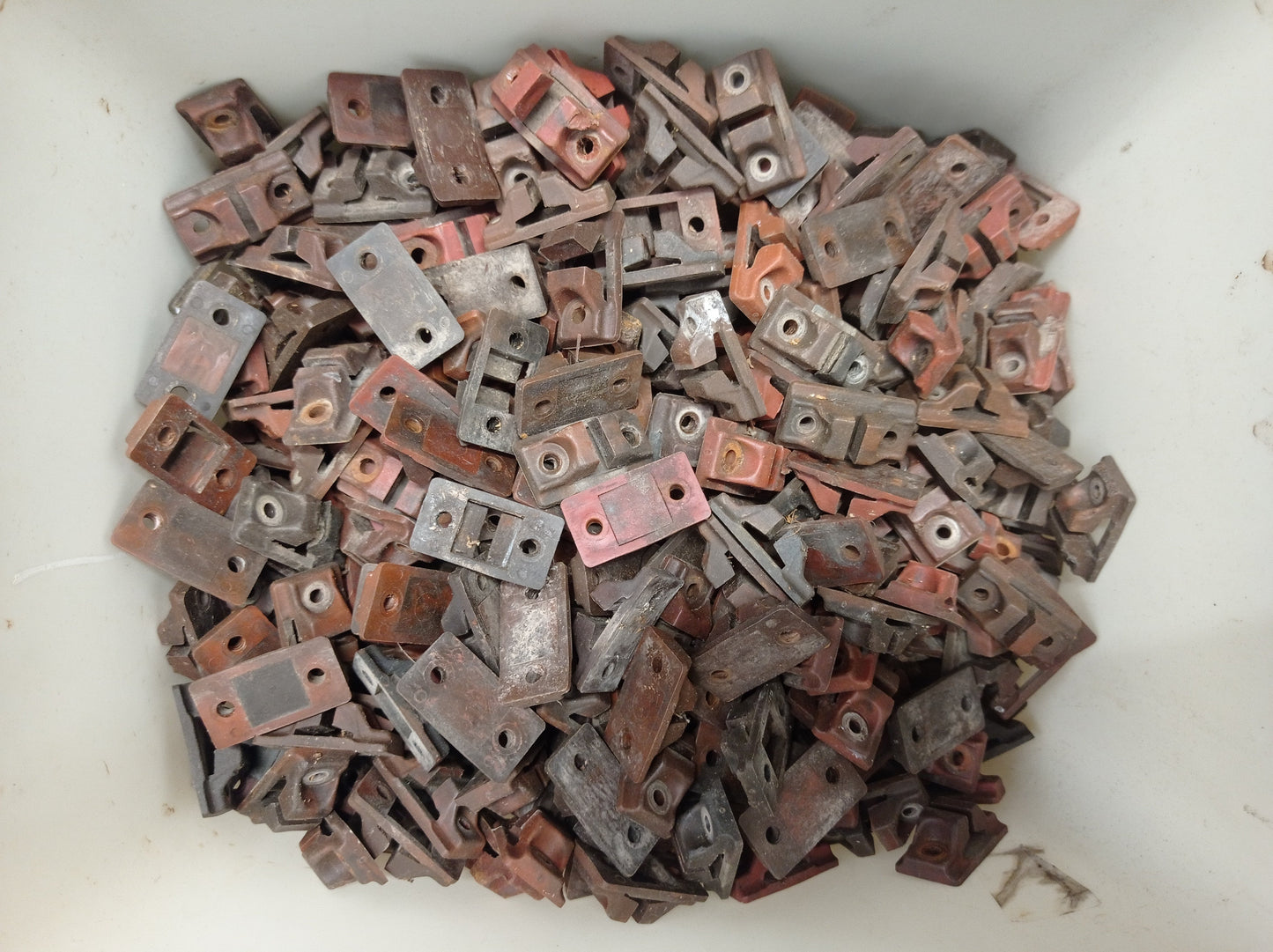 1541 - 1400 x PNP Screw Fit Rail Chairs for 5/8" aluminium rail