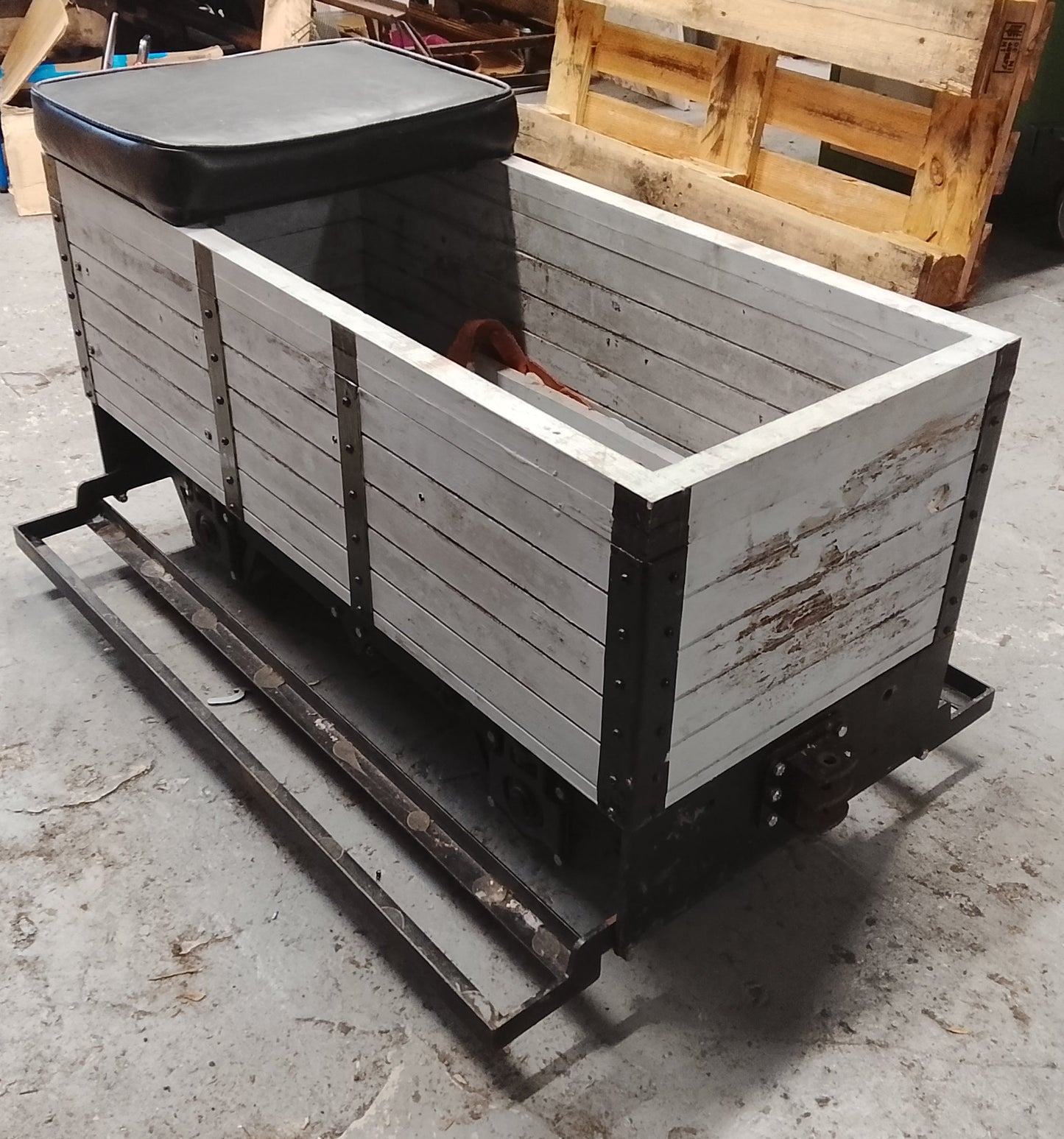 1529 - 7¼" Gauge Ride on Railways Driving Truck